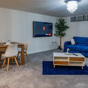 Bv Basement Navy Diamond Suites Apt Bradford (West Yorkshire)